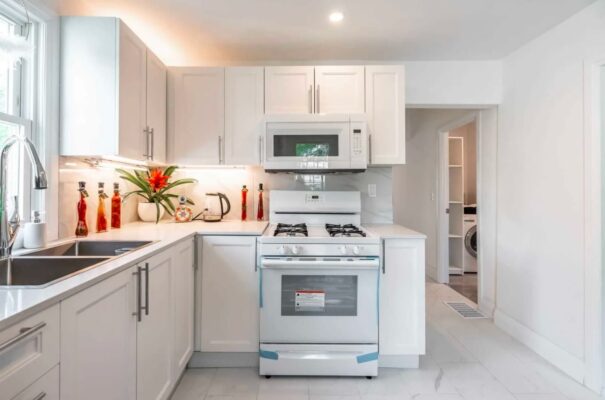 showroom full kitchen